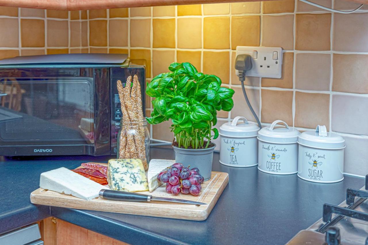 Laurel - Pet-Friendly Cottage With Indoor Pool, Hot Tub & Panoramic Snowdonia Views Колвин Бэй Экстерьер фото