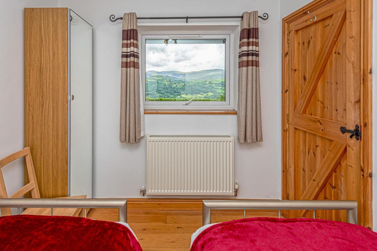 Laurel - Pet-Friendly Cottage With Indoor Pool, Hot Tub & Panoramic Snowdonia Views Колвин Бэй Экстерьер фото