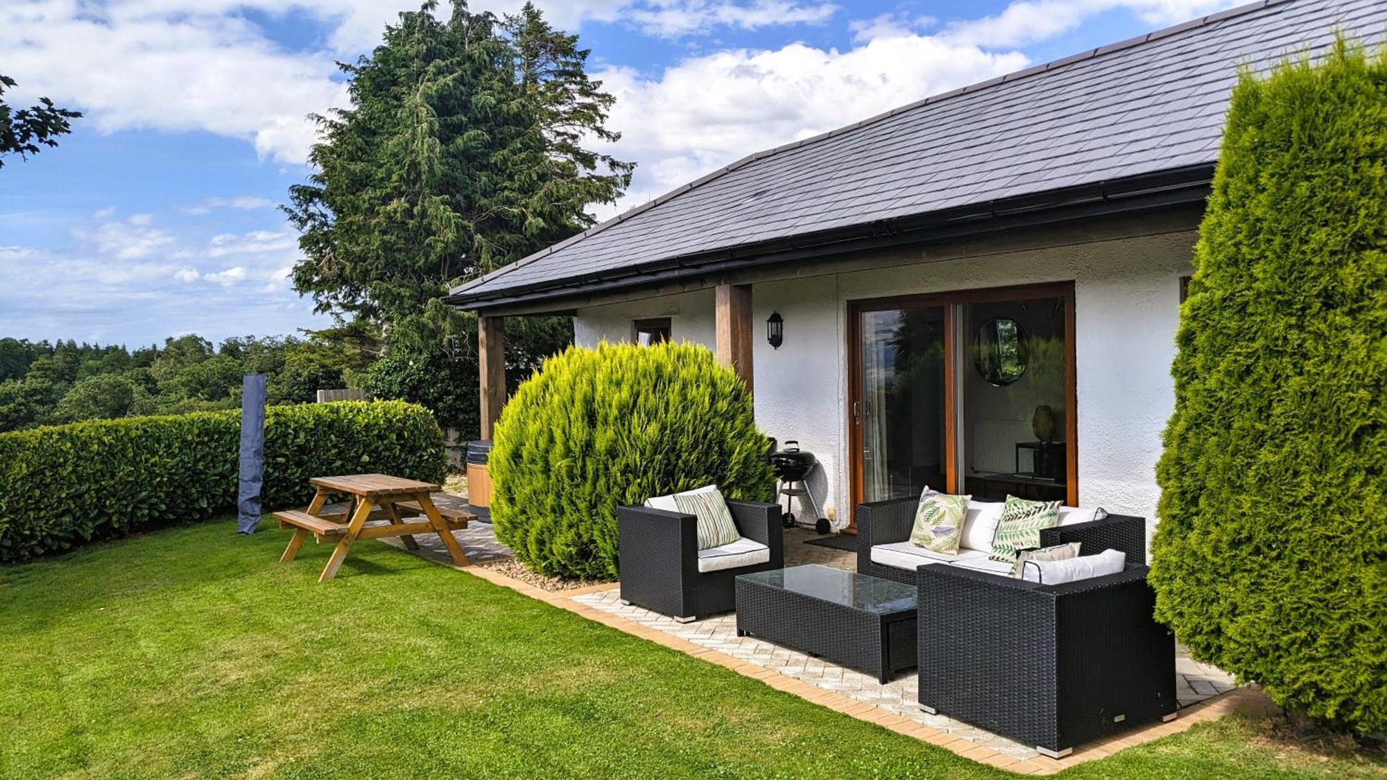 Laurel - Pet-Friendly Cottage With Indoor Pool, Hot Tub & Panoramic Snowdonia Views Колвин Бэй Экстерьер фото